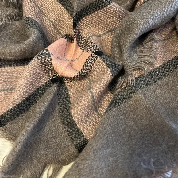 NWT Plaid Blanket Scarf Wrap - Picture 9 of 9